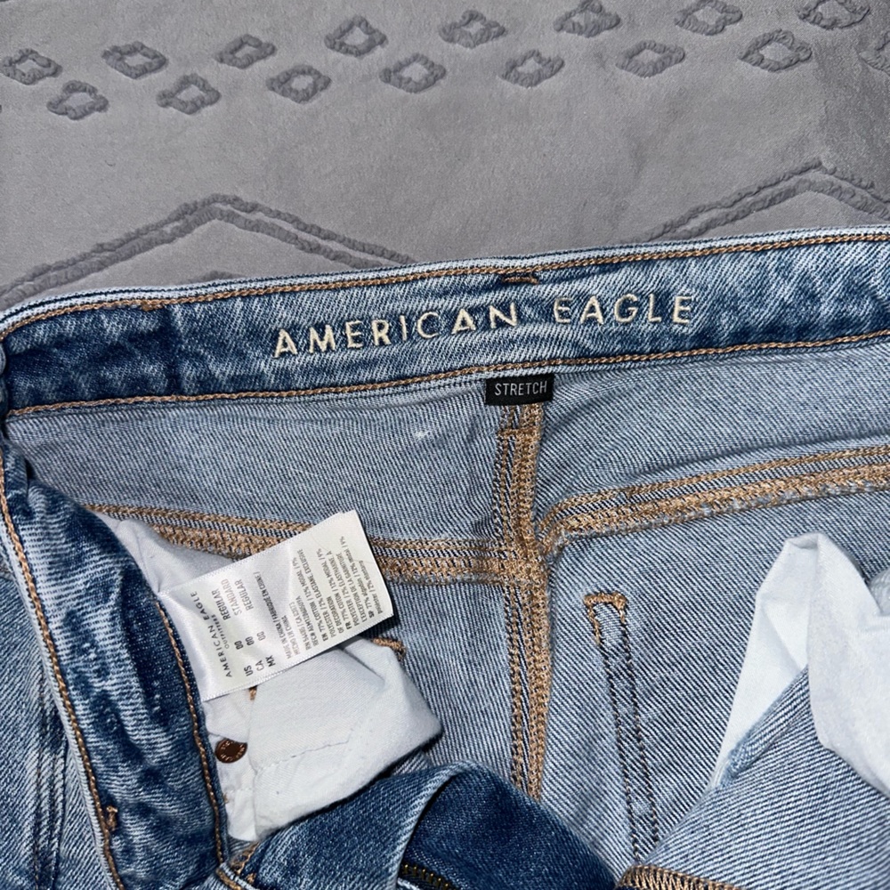 American eagle light wash mom jeans